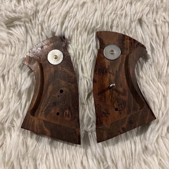 Smith And Wesson OEM Wood Square Butt Grips NOS - Picture 2 of 7